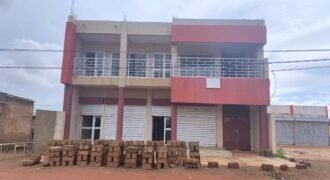 IMMEUBLE R+1 EN LOCATION DANS LE QUARTIER BANG-POORE