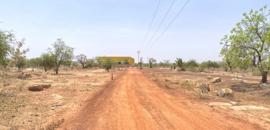 TERRAIN DE 7241 M2 TYPE PAN COUPE EN VENTE A KARPALA