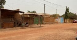 PARCELLE CLÔTURÉE DE 300 M² DOUBLE FACE BATIE EN VENTE À GOUNGHIN SUD