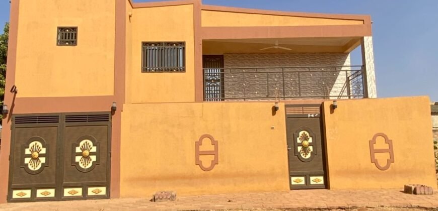 DUPLEX DE 5 PIÈCES EN LOCATION DANS LE QUARTIER YAGMA