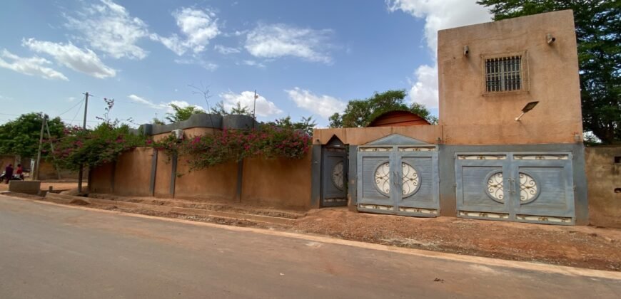 VILLA F4 EN LOCATION — QUARTIER WAYALGHIN