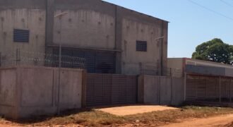 ENTREPÔT DE 1000 M² BÂTI SUR UN TERRAIN DE 5000 M² EN LOCATION À YIMDI