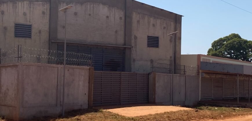 ENTREPÔT DE 1000 M² BÂTI SUR UN TERRAIN DE 5000 M² EN LOCATION À YIMDI