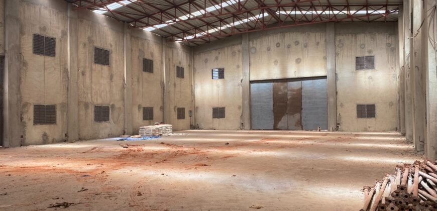ENTREPÔT DE 1000 M² BÂTI SUR UN TERRAIN DE 5000 M² EN LOCATION À YIMDI