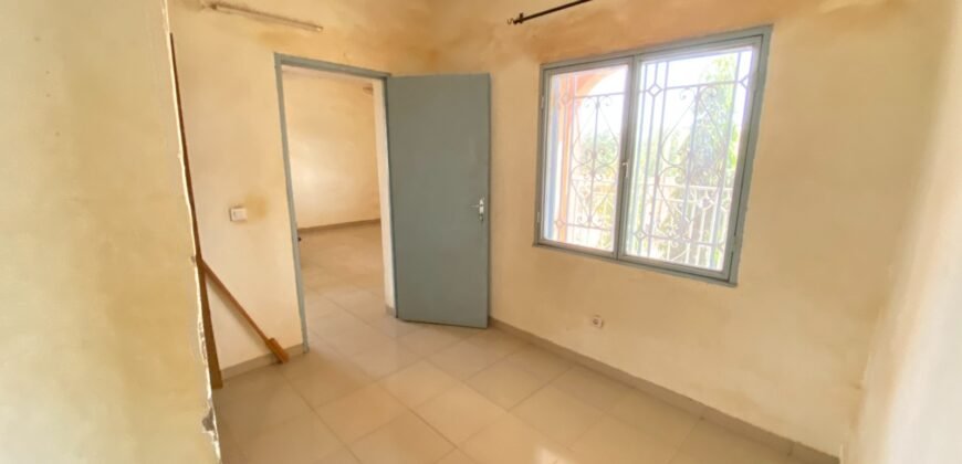 DUPLEX DE TYPE F7 CONSTRUIT SUR UNE PARCELLE DE 300 M² EN VENTE A TENGANDOGO