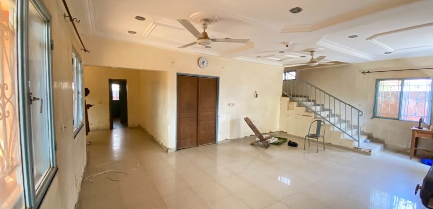 DUPLEX DE TYPE F7 CONSTRUIT SUR UNE PARCELLE DE 300 M² EN VENTE A TENGANDOGO