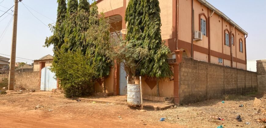 DUPLEX DE TYPE F7 CONSTRUIT SUR UNE PARCELLE DE 300 M² EN VENTE A TENGANDOGO