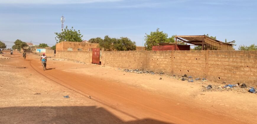 COMPLEXE SCOLAIRE CONSTRUIT SUR UNE PARCELLE DE 8850 M² EN VENTE A BANG POORE