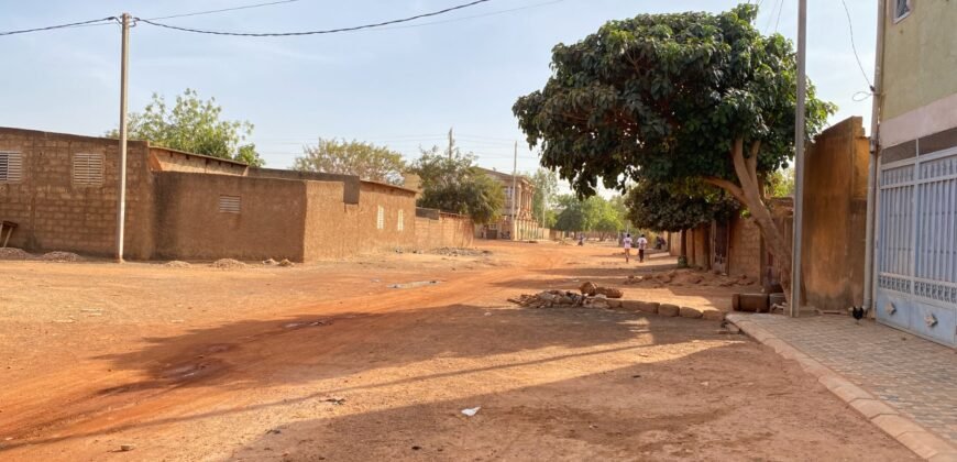 COMPLEXE SCOLAIRE CONSTRUIT SUR UNE PARCELLE DE 8850 M² EN VENTE A BANG POORE