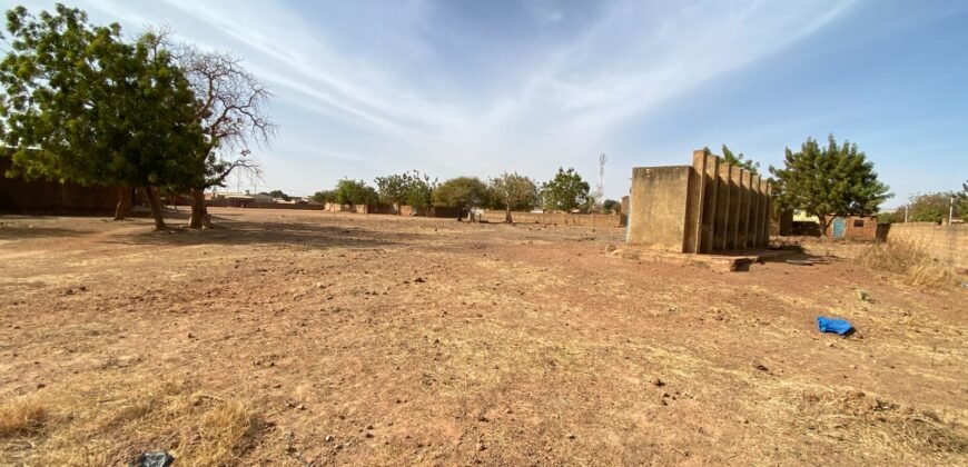 COMPLEXE SCOLAIRE CONSTRUIT SUR UNE PARCELLE DE 8850 M² EN VENTE A BANG POORE
