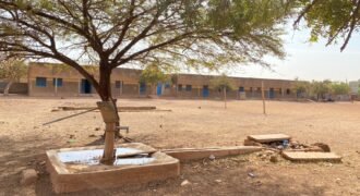COMPLEXE SCOLAIRE CONSTRUIT SUR UNE PARCELLE DE 8850 M² EN VENTE A BANG POORE