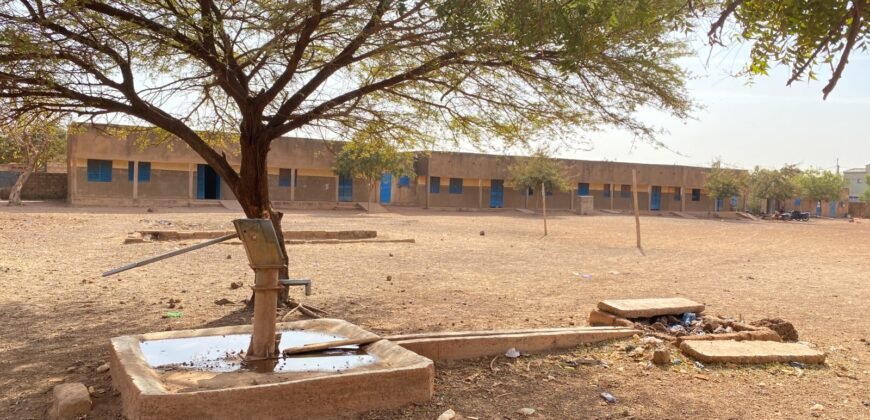 COMPLEXE SCOLAIRE CONSTRUIT SUR UNE PARCELLE DE 8850 M² EN VENTE A BANG POORE