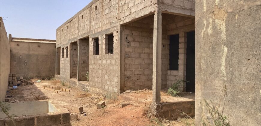PARCELLE AVEC BÂTI D&rsquo;UNE SUPERFICIE DE 375 M² EN VENTE DANS LE QUARTIER TENGANDOGO
