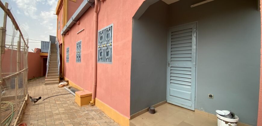 SOMPTUEUX DUPLEX DE 07 PIECES EN LOCATION À SAABA DANS LA CITÉ WENG PANGA