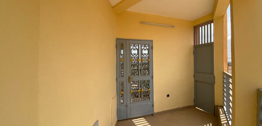 SOMPTUEUX DUPLEX DE 07 PIECES EN LOCATION À SAABA DANS LA CITÉ WENG PANGA