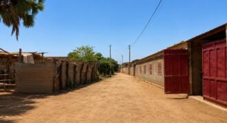 PARCELLE DE 625 M² PAN COUPE PLEINE DE POTENTIALITÉS À VENDRE À DAPOYA