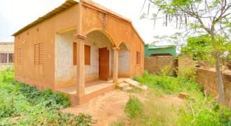 VILLA F2 À VENDRE À BASSINKO – CITÉ CEGECI