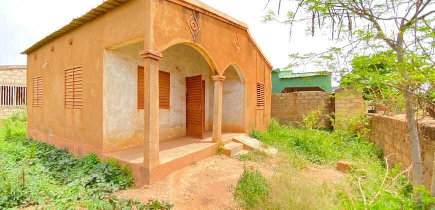 VILLA F2 À VENDRE À BASSINKO – CITÉ CEGECI