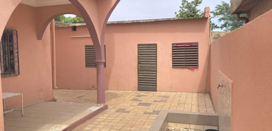 DUPLEX DE 07 PIÈCES EN LOCATION À OUAGA 2000 ZONE C