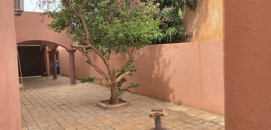 DUPLEX DE 07 PIÈCES EN LOCATION À OUAGA 2000 ZONE C