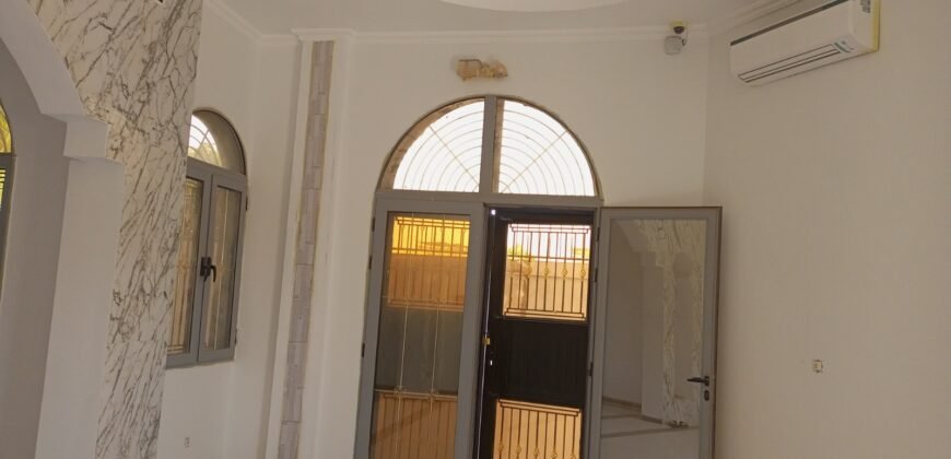 Triplex de haut standing dans le beau quartier Ouaga2000