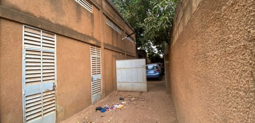 ENTREPÔT DE 100 M² EN LOCATION À SAMANDIN