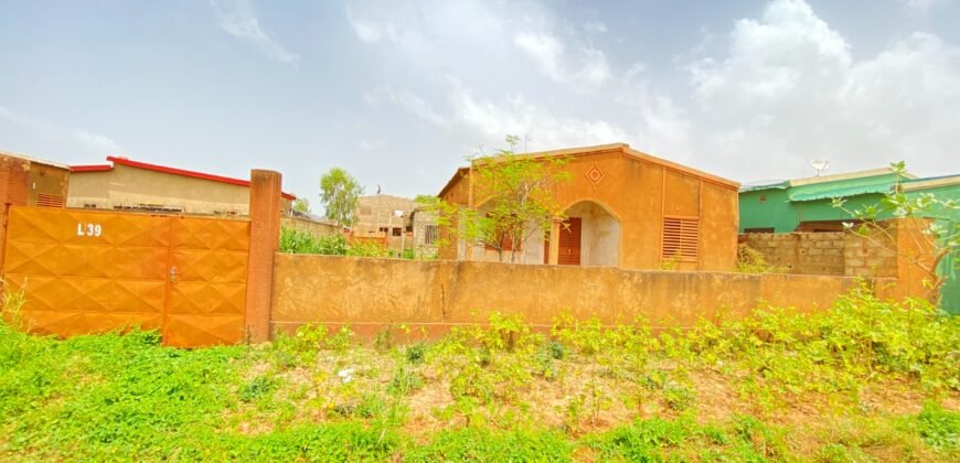 VILLA F2 À VENDRE À BASSINKO – CITÉ CEGECI