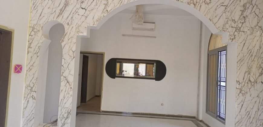 Triplex de haut standing dans le beau quartier Ouaga2000