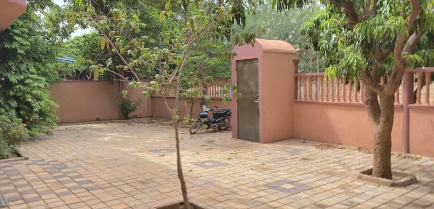 DUPLEX DE 07 PIÈCES EN LOCATION À OUAGA 2000 ZONE C