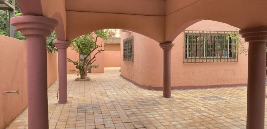DUPLEX DE 07 PIÈCES EN LOCATION À OUAGA 2000 ZONE C