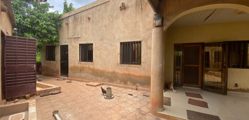 VILLA F4 AVEC 2 DÉPENDANCES F2 EN VENTE À ZAGTOULI