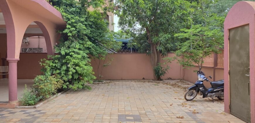 DUPLEX DE 07 PIÈCES EN LOCATION À OUAGA 2000 ZONE C