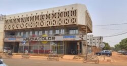 À LOUER À KAMSONGHIN : APPARTEMENT MEUBLÉ DE PRESTIGE SUR L’AVENUE OUEZZIN COULIBALY