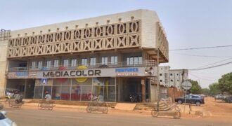 À LOUER À KAMSONGHIN : APPARTEMENT MEUBLÉ DE PRESTIGE SUR L’AVENUE OUEZZIN COULIBALY