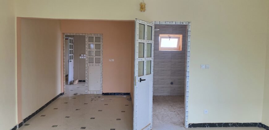 TRIPLEX DE 7 PIÈCES EN LOCATION À OUAGA 2000 EXTENSION SUD