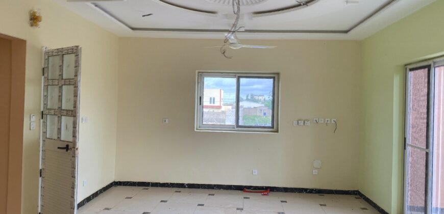 TRIPLEX DE 7 PIÈCES EN LOCATION À OUAGA 2000 EXTENSION SUD