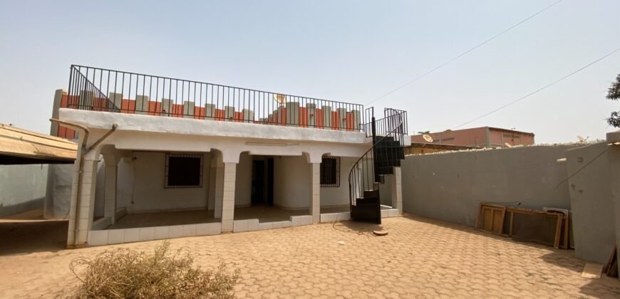 VILLA F4 DE PRESTIGE À VENDRE DANS LE QUARTIER SAMANDIN