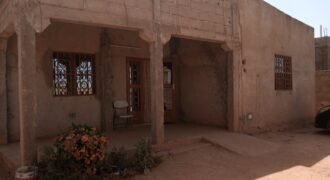 UNE VILLA DE TYPE F4 BÂTI SUR UNE PARCELLE DE 300 M2 EN VENTE A LA CITE  DE SAABA