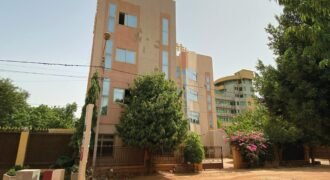 À LOUER :GRAND IMMEUBLE À USAGE PROFESSIONNEL À KOULOUBA