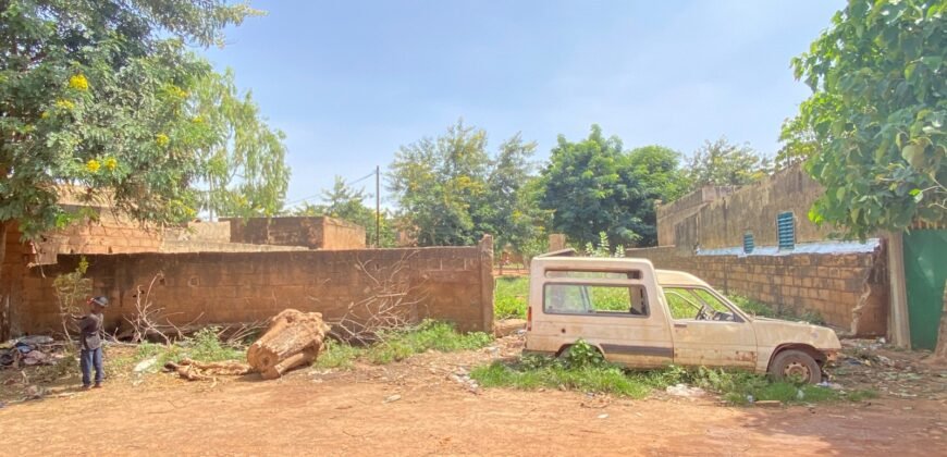 PARCELLE CLÔTURÉE DE 350 M² À VENDRE À PAGLAYIRI
