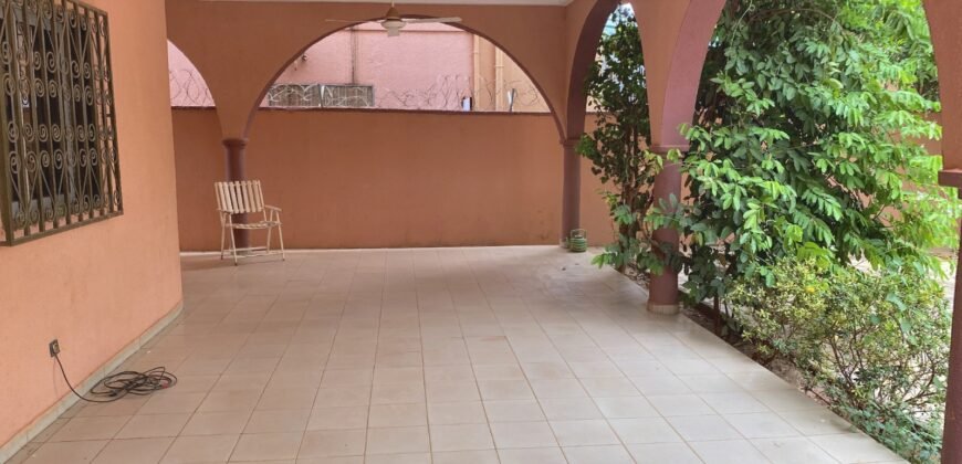 DUPLEX DE 07 PIÈCES EN LOCATION À OUAGA 2000 ZONE C